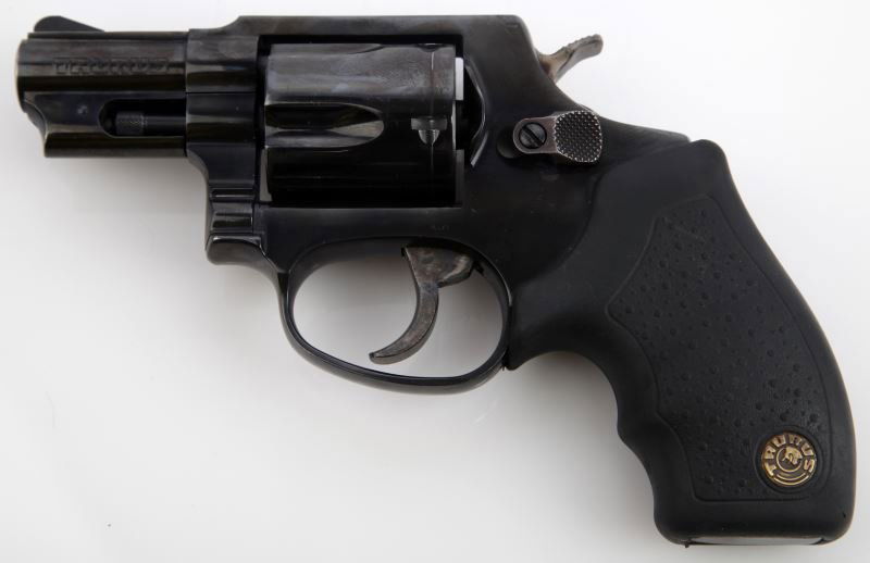 TAURUS MODEL 85 .38 SPL REVOLVER: Taurus Model 85 revolver in .38 Special. 2 inch barrel, with blue finish and rubber grip. Bore is bright and clean, finish is 95%, with some handling, and grips are excellent. Overall excellent condit