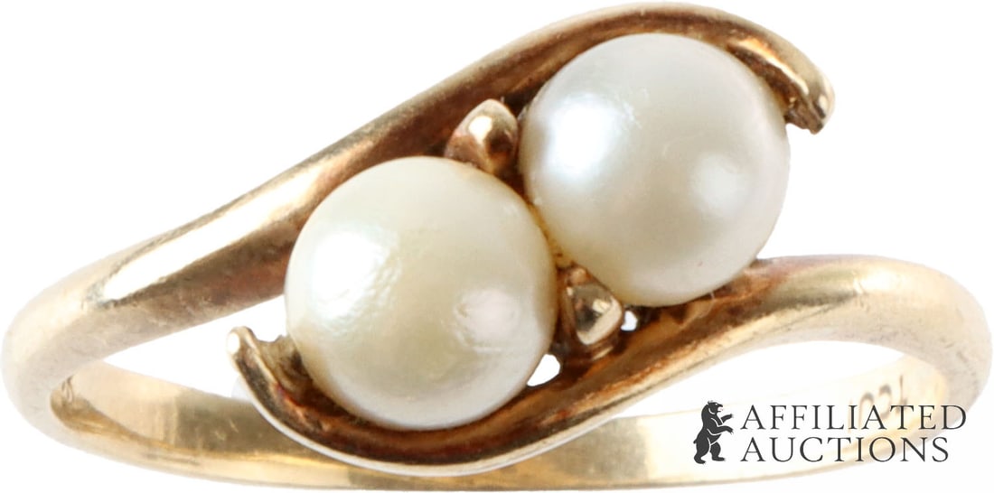 Antique Toi et Moi Ring 14K with Pearls: A 14K Toi et Moi ring with twin pearls. Mid-century. 14K gold, stamped. Size 6.5. Weighs 2.23 grams. | This lot has a reserve.