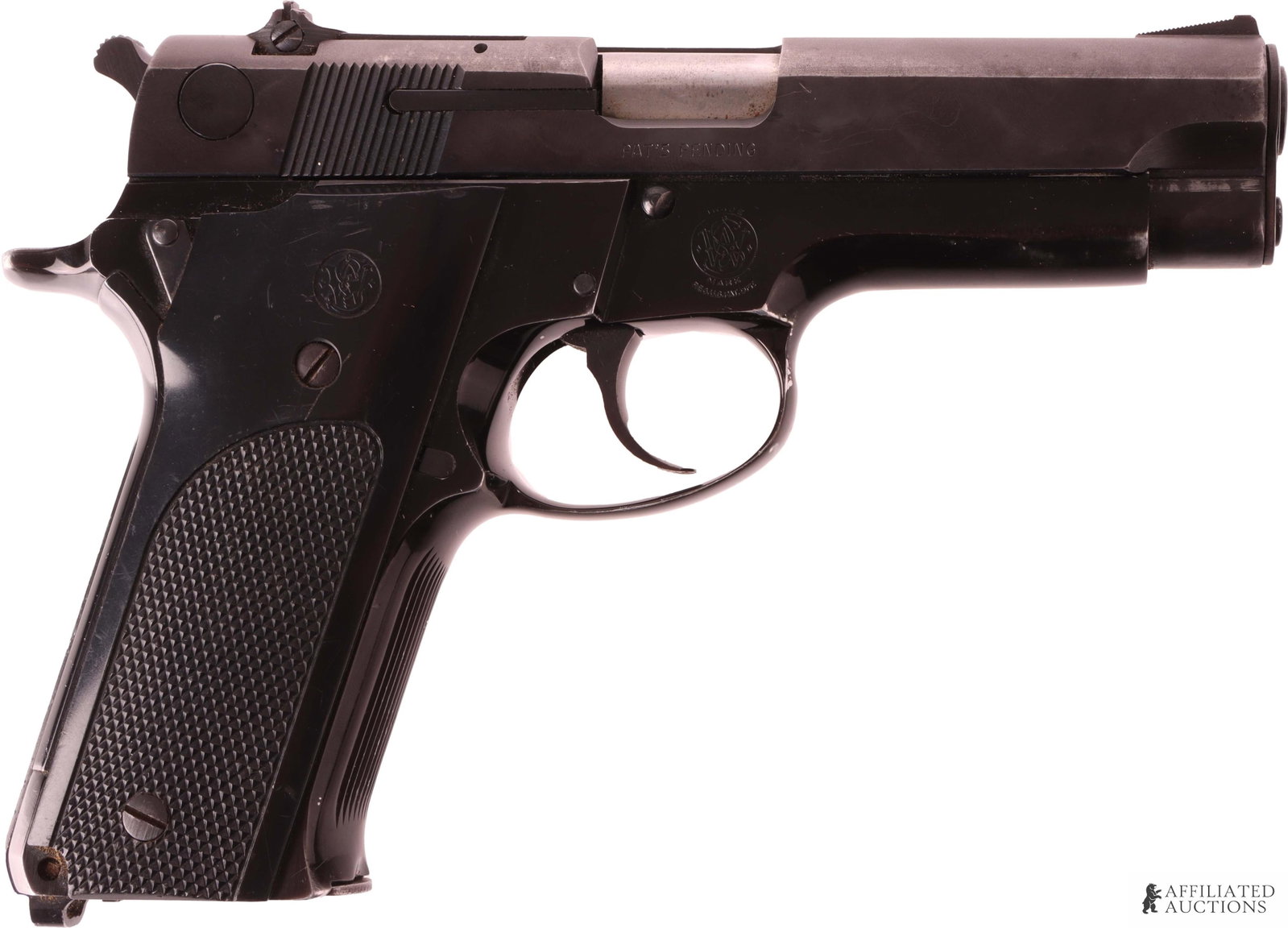 Smith & Wesson Model 59 9mm Semi-Auto Pistol (1 of 6)