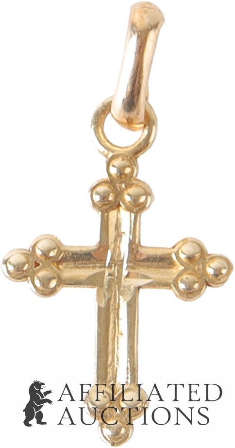 Vintage Blooming Cross Pendant in 14K Yellow Gold: Vintage blossom cross (trefoil cross) pendant in 14K yellow gold. Dimensions 14x9mm. Gross weight 0.18 grams.