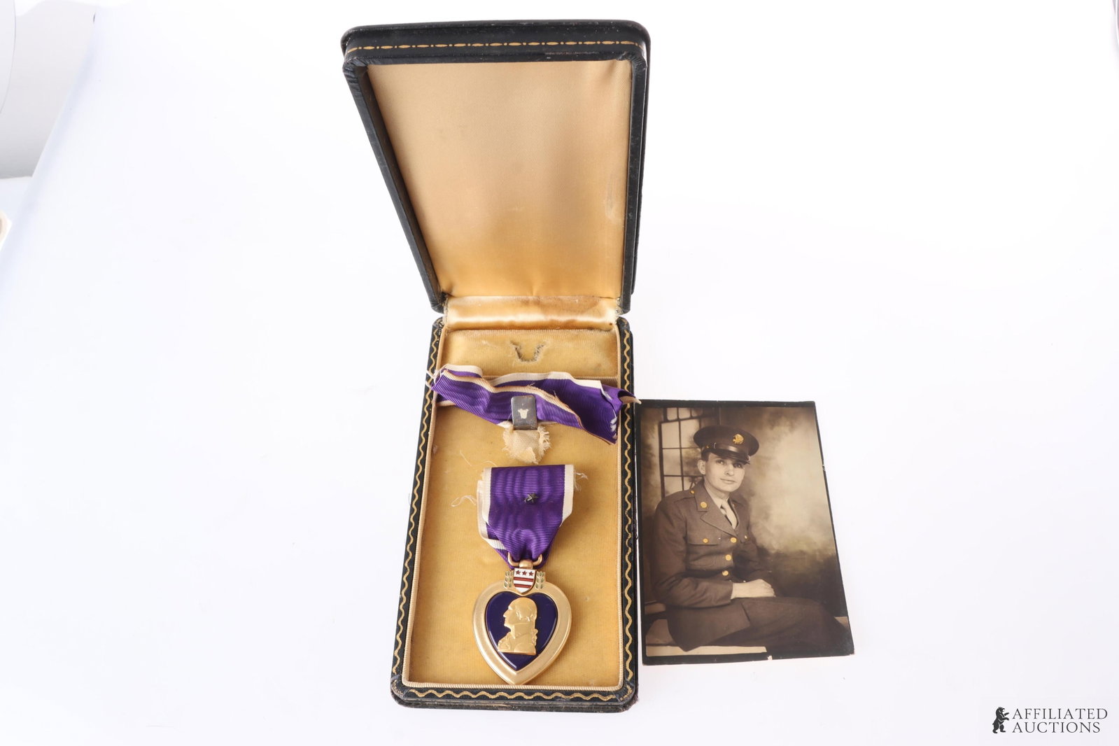 Purple Heart Medal in Presentation Case with Photo (1 of 6)