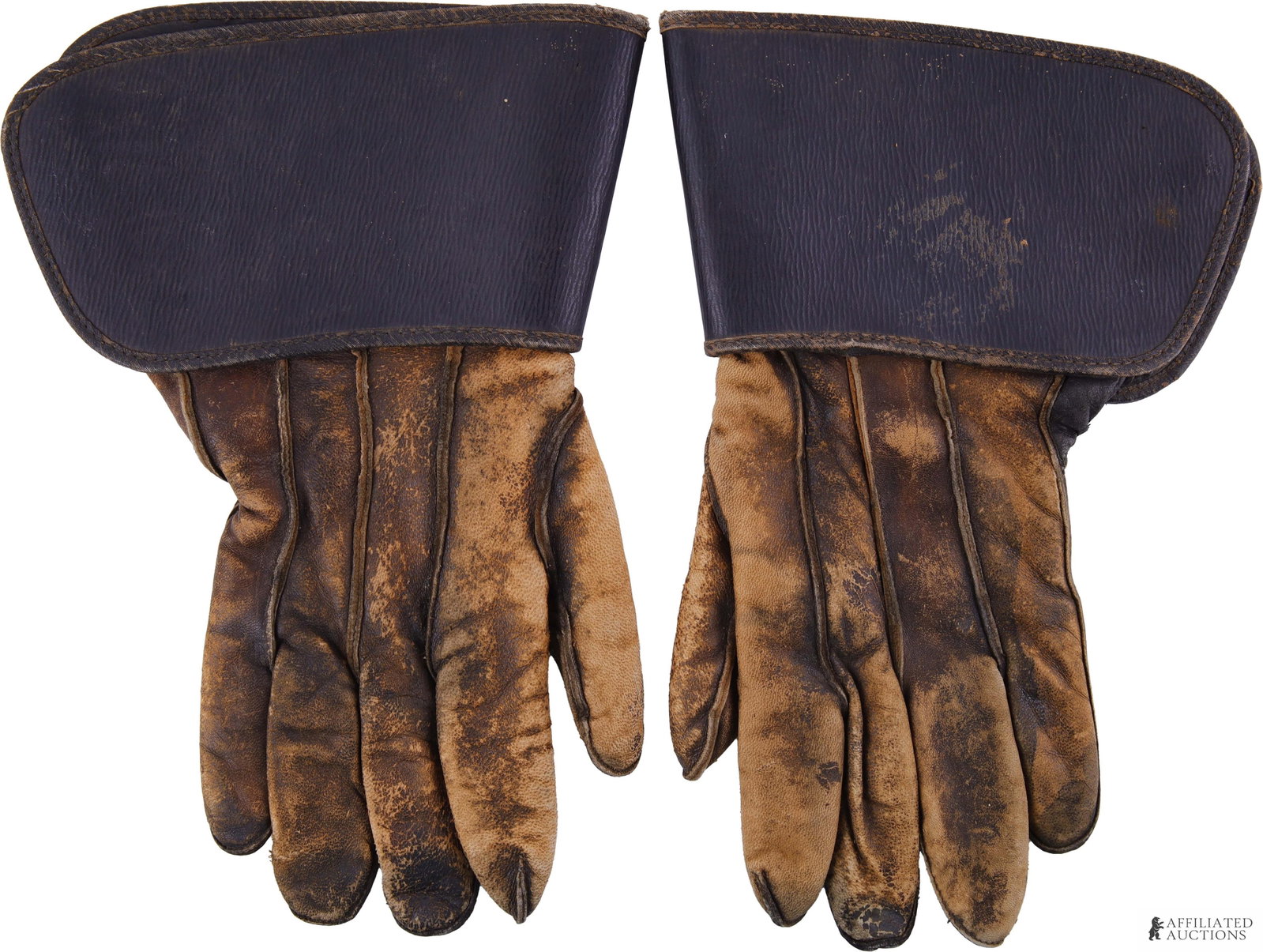 Antique Pioneer-Era Motorcycle Gauntlet Gloves (1 of 3)
