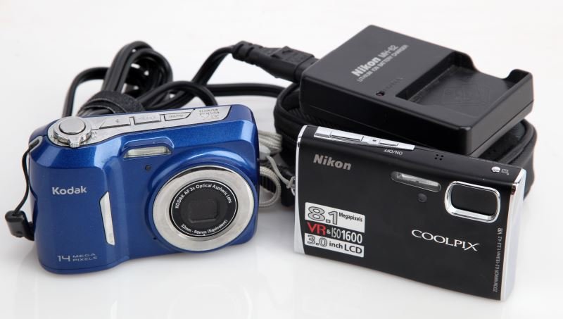 KODAK EASYSHARE CD83 14.0 MP NIKON COOLPIX S51 8MP: The Kodak Easyshare CD83 is blue with 3x optical zoom and 14MP. The coolpix S51 is black ad includes a carrying case and battery charger. Overall both cameras are in good working condition.