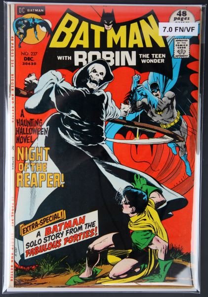DC BATMAN WITH ROBIN THE TEEN WONDER NO. 237: A haunting Halloween novel "Night of the Reaper!". Comic looks to be in very good condition. Spine is in very good condition.