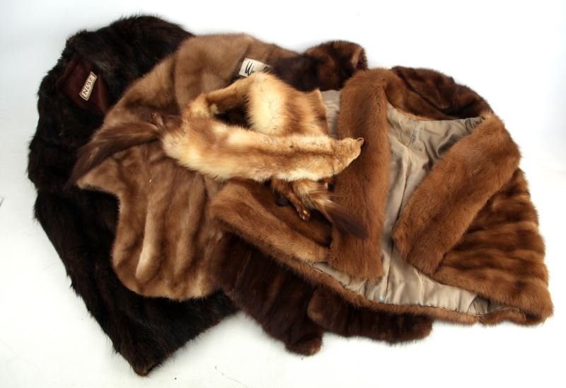 LOT OF FIVE MINK FUR COATS AND STOHLS: Lot consists of one Nina Simone Neal brand brown mink fur stohl, one William A. Lewis brand natural mink stohl, one dark brown stohl without designer, one light brown mink stohl without designer liste