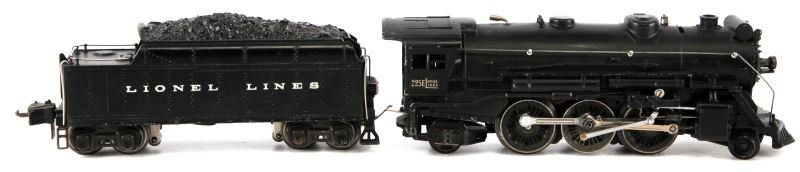 LIONEL PRE WAR 225E / 2224W BLACK STEAM LOCOMOTIVE: Lot consists of a Lionel Lines 225E die cast steam locomotive and a Lionel prewar O gauge 2224W black die cast Lionel Lines tender, C8. Condition is good, there are only minor scratches and dings on b
