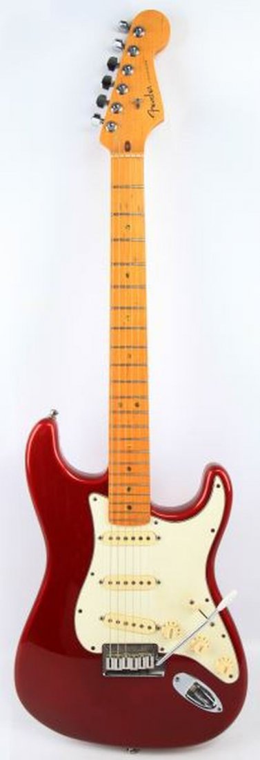 FENDER USA DELUXE STRAT 2004 CUSTOM SHOP GUITAR: Made in USA at Fender Custom shop in Corona, California in 2004, Stratocaster featuring 1950's "V" style maple neck and maple fret-board, locking tuners, unique "S-1" pickup switching system to increa