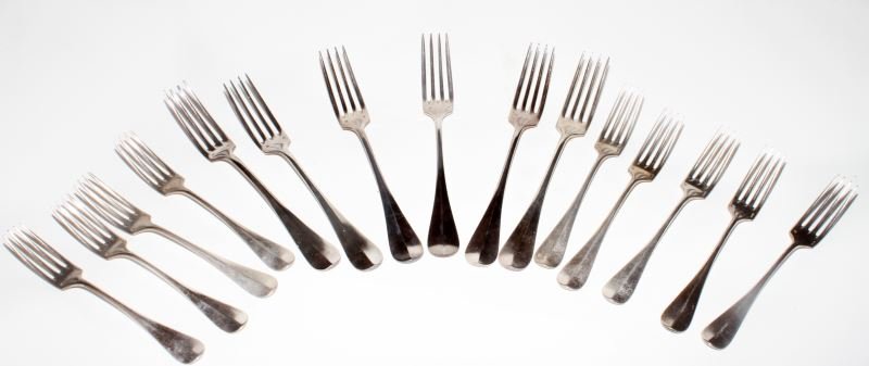 15 CHRISTOFLE FIDELIO DINNER SALAD FORKS CUTLERY: Silver plated forks in Fidelio pattern by Christofle. Six are 8.5 inch dinner forks and nine are 7 inch salad / dessert forks. All are in very good condition.