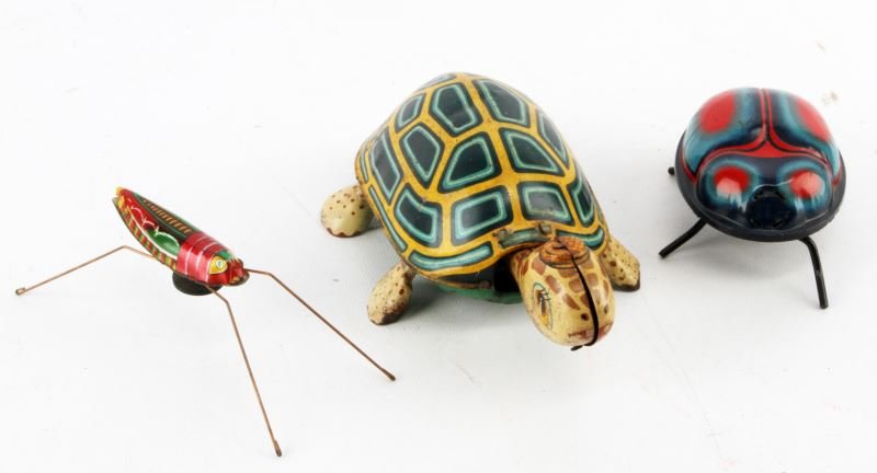 LOT OF 3 VINTAGE LITHOGRAPH WIND-UP TIN TOYS: This lot contains a vintage 1950's windup Turtle TPS Toy Co. tin metal measures at 7 inches in length in working condition, a 1940's brightly colored grasshopper body measures 2 inches and legs spread