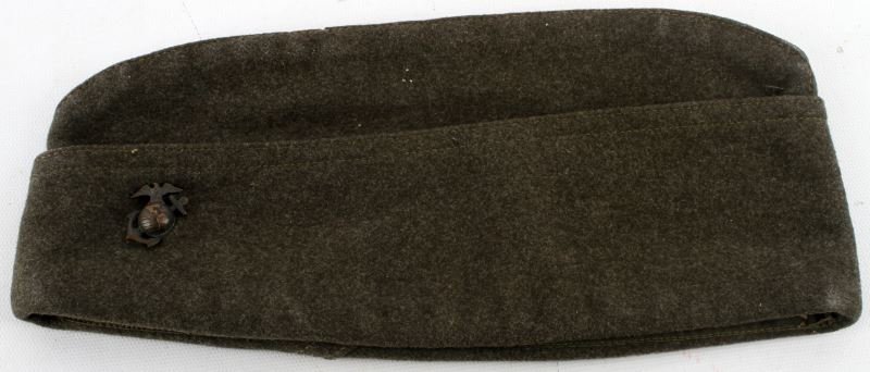 WWII UNITED STATES MARINE CORPS GARRISON CAP: Hat features EGA insignia and has minor cosmetic wear. Overall in very good condition.