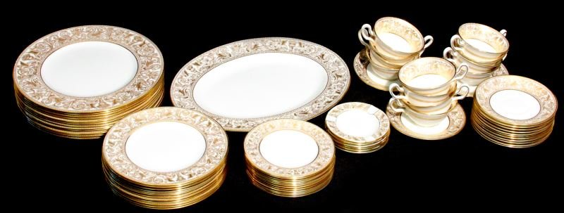 12 PERSON DINING SET WEDGWOOD GOLD FLORENTINE: Wedgwood Bone China Gold Florentine (4219) dining set for 12. Large lot includes: one 14 inch serving platter, 14 saucers, 12 cups, 12 dinner plates, 12 bread & butter plates, 12 salad plates, and 6 a