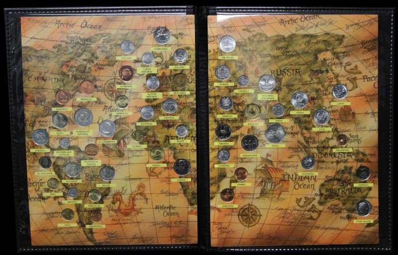 US COMMEMORATIVE GALLERY WORLD COIN COLLECTION: Contained in its Folio, a map of the World with coins from the countries.