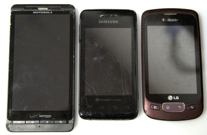 DEALERS LOT OF CELL PHONES RAZR LG SAMSUNG: Lot includes 3 untested cell phones. Included phones are Motorola Razr, T-Mobile LG, and Samsung Boost Mobile. No chargers are included. Scratches are present to each phone. Untested.