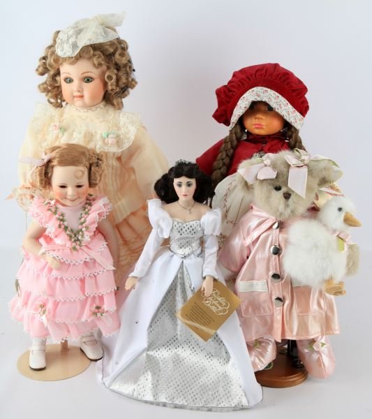LOT OF FIVE VINTAGE DOLL COLLECTION FRANKLIN MINT: Lot includes A Franklin Heirloom Doll in a peach dress, a Bearington Collection "Daphne and Duck" bear, a Hamilton Collection wood "Gretchen" doll, a Franklin Heirloom Doll in white and silver dress a