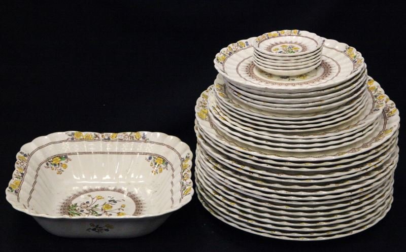 ENGLISH SPODE BUTTERCUP PLATE SETTING 36 PIECES: Vintage English Spode Buttercup plate setting, 36 pieces total. Includes: 16 dinner plates (10 inches), 4 lunch plates (8.75 inches), 4 salad plates (7.75 inches), 5 dessert plates (7 inches), 6 condi