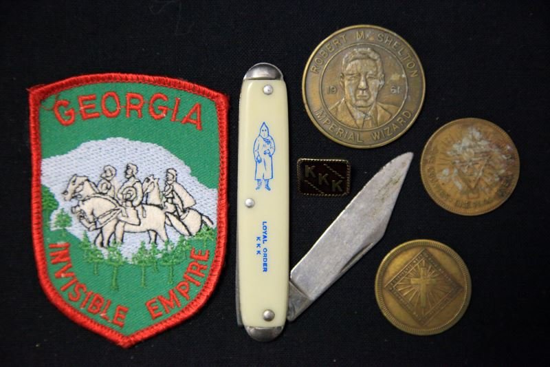 VINTAGE KKK TOKEN POCKET KNIFE PIN & PATCH LOT: Items from 1940's to 1960's, some scarce authentic tokens, later patch, enamel lapel pin.