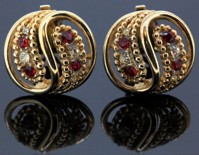 VINTAGE LADIES MARCEL BOUCHER COSTUME EARRINGS: Signed Boucher costume jewelry earrings, clip on, 24mm in diameter. Very good condition.