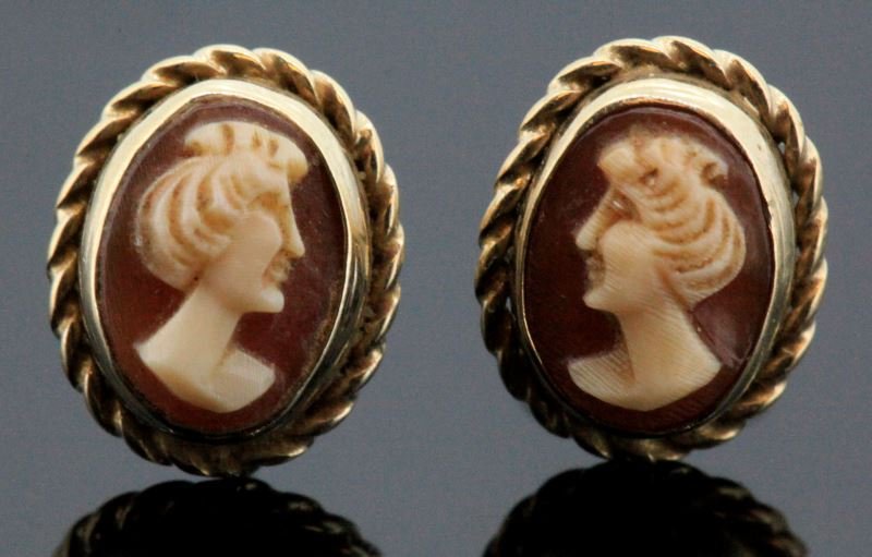 LADIES 14KT YELLOW GOLD CAMEO STUD EARRINGS: Shell cameo, 8x5.5mm, set into solid back stud earrings settings, bezel set.