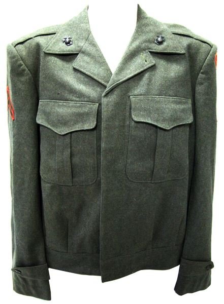 WWII USMC 4TH MARINE VANDERGRIFT IKE JACKET: Very good condition with patch, service ribbons and insignia, small size.