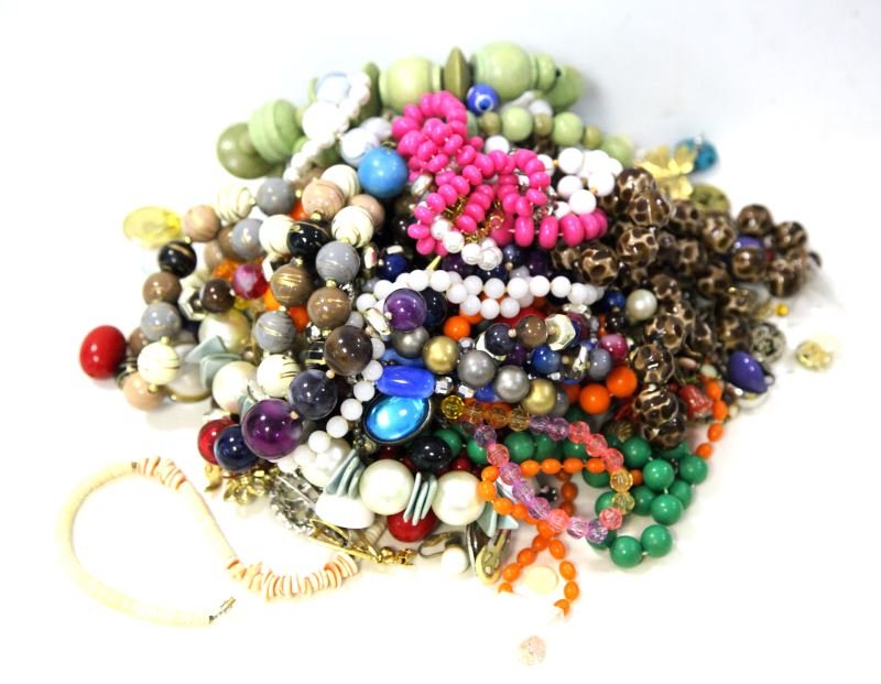 DEALERS LOT VINTAGE COSTUME JEWELRY ASSORTMENT: From 1950's through 1970's; wide selection of costume jewelry pieces, including bead strands, earrings with and without stones, bracelets, brooches, plus more Weight: 2.9LBS Condition: Sold as is.