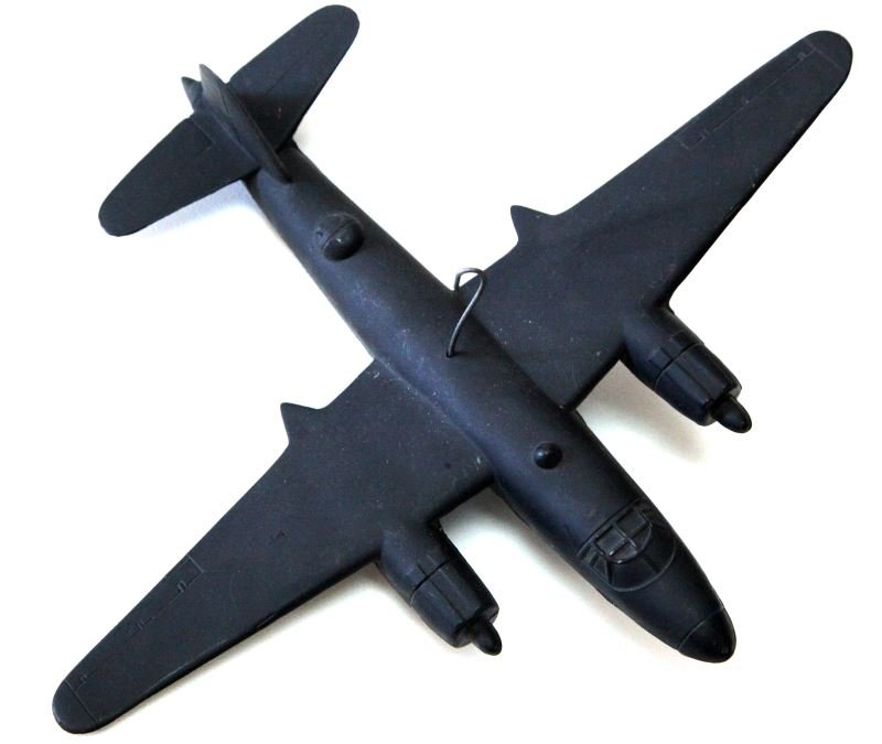 WWII B-26 MARAUDER BRITISH ID RECOGNITION MODEL: Produced by Cruver, not dated. Marked U.S. B26. Measures at 10 inches long and a wingspan of 11.5 inches. In good condition.