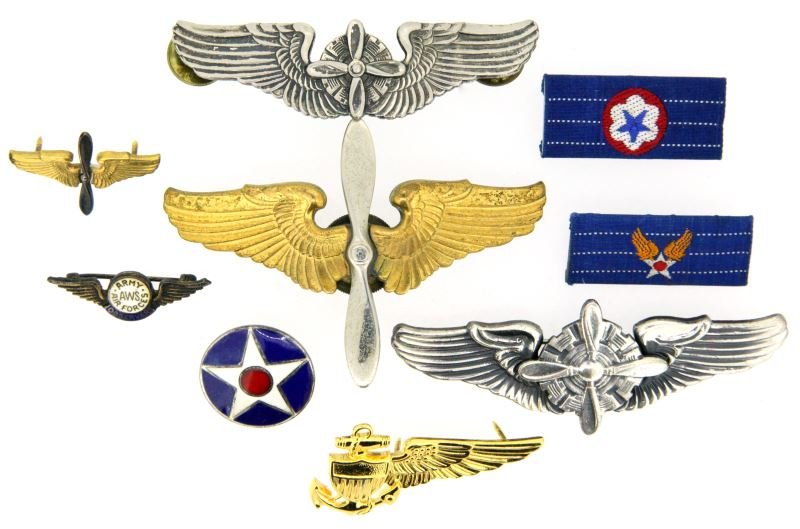 WWII ARMY AIR CORP FLIGHT ENGINEER & MORE WINGS: No sterling in this lot, but a useful WWII and post war grouping, size ranging from 1 1/2 to 3 3/4 inches, plus pins and ribbons, the larger Flight engineer is back marked Meyer and has 90 degree lie 