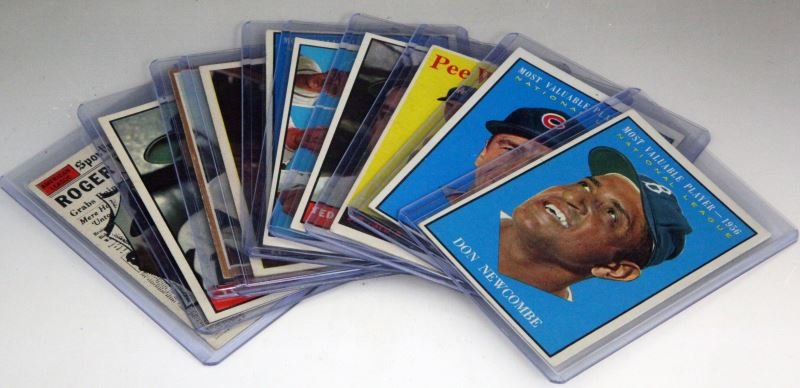 10 1950'S 60'S GOLD BASEBALL CARD LOT KOUFAX MARIS: Players name , Topps number and approximate grade as follows, Maris 576, 3, Aparicio 440, well centered clean 6, Koufax 5, well centered but a corner crease, 3, McDaniel 79, 4, Konstanty 479, 3, 1960 