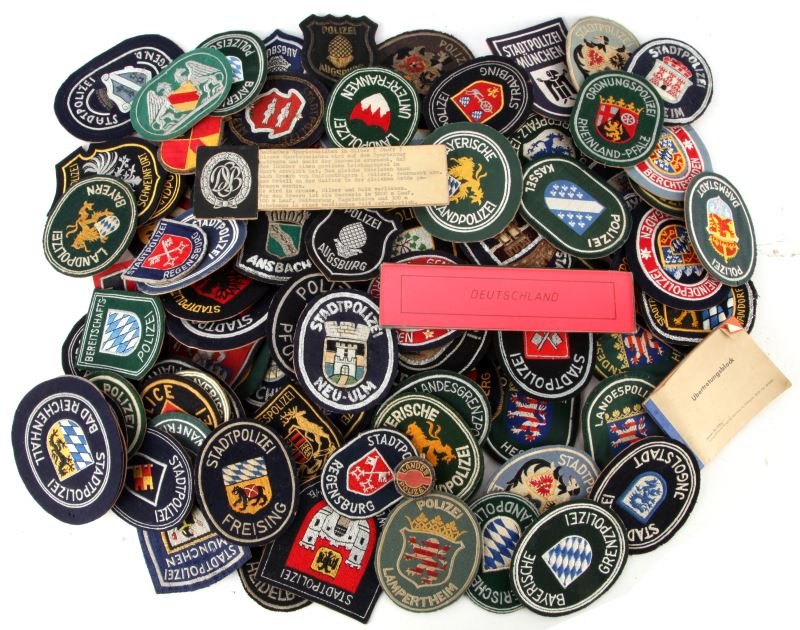 100 GERMAN POLIZEI POLICE PATCHES LAND CITY BORDER: 100 Vintage German Police patches, from World Police Museum in Milan. Different regions, different branches, very good condition. COA letter and descriptive tag included.