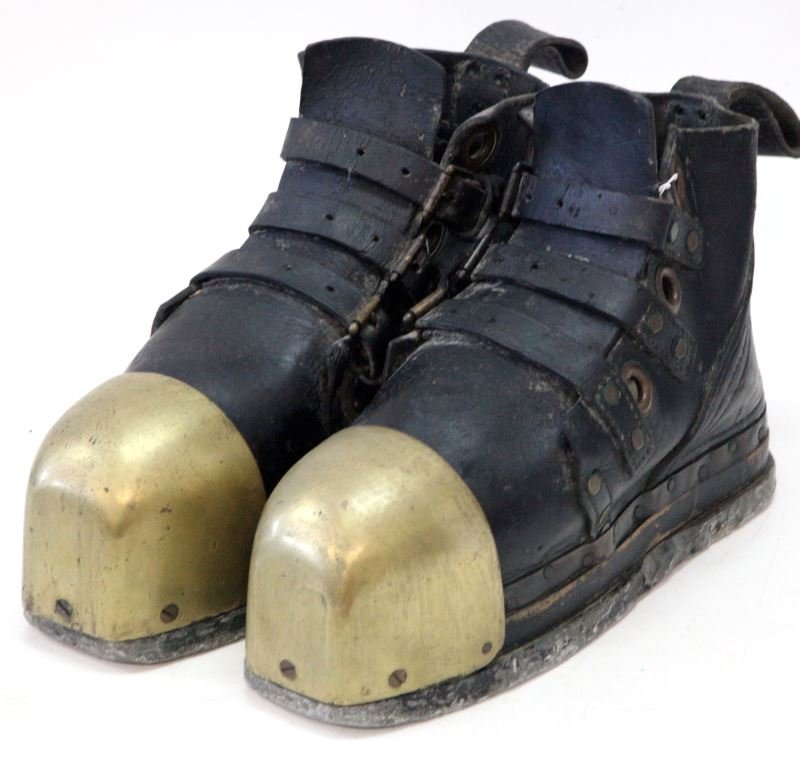 U.S. NAVY MKV HARD HAT DIVING BOOTS EARLY 20TH C.: Vintage Navy Heavy Duty diving boots. Leather with brass shod. Measures approximately 14 inches long. Very good condition for age.