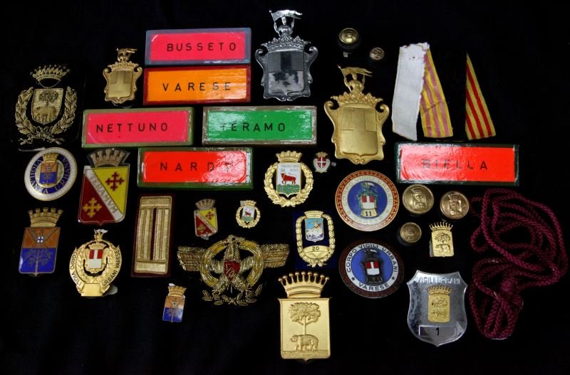 ITALY POLICE BADGE PATCH LOT 5 CITIES: From the World Police Museum, Milan, Italy and accompanied with COA , cap badge, buttons and more3 circa 1960's from, Varese, Nardo, Busseto and Biella, some rare pieces in this grouping.