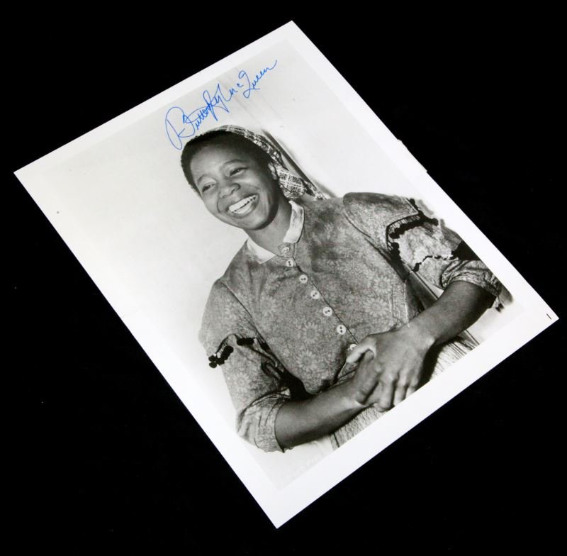 GONE WITH THE WIND BUTTERFLY MCQUEEN AUTOGRAPH: 8 by 10 black & white photo of Butterfly McQueen in costume on the set of Gone With The Wind. In very good condition.