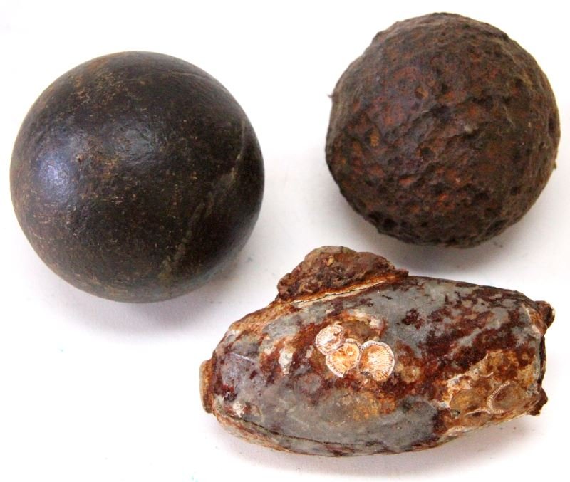 3 CIVIL WAR & EARLIER CANNON BALL PROJECTILE LOT: Two of the three items are water recovered the other is a nice condition dug six pounder.
