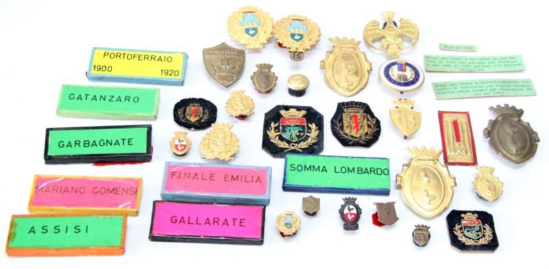 1900 TO 60'S ITALY POLICE BADGE & INSIGNIA LOT: From the World Police Museum, Milan, Italy and will be accompanied with COA, some very early to fairly modern police insignia from Gallarate, Marriano Comense, Finale Emilia, Portoferraio, Assisi, Gar