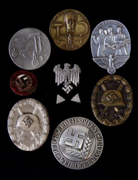 WWII GERMAN WOUND BADGE TINNIS & PATCH LOT: Authentic German mixed lot, includes cast bronze and solid silver wound badges, the silver back stamped 64, naval rate badge, Hitler Youth Tinnis and three other party types, a rough party pin.