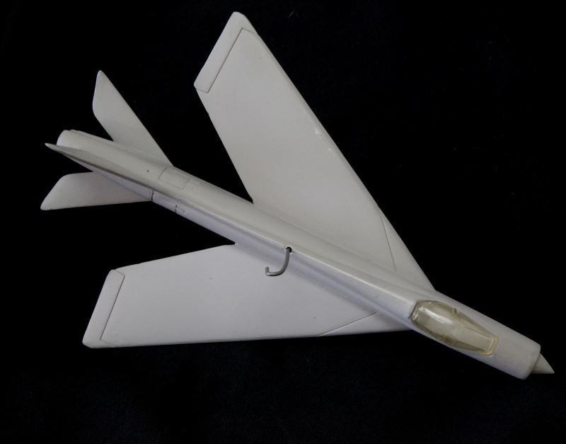 POST WAR P.1B BRITISH FIGHTER CRUVER ID MODEL GREY: Post War British fighter model, P.1B Lightning, Nov. 1958. Resin. Wingspan is 6 inches, 8.5 inches long. Marked to bottom. Very good condition.