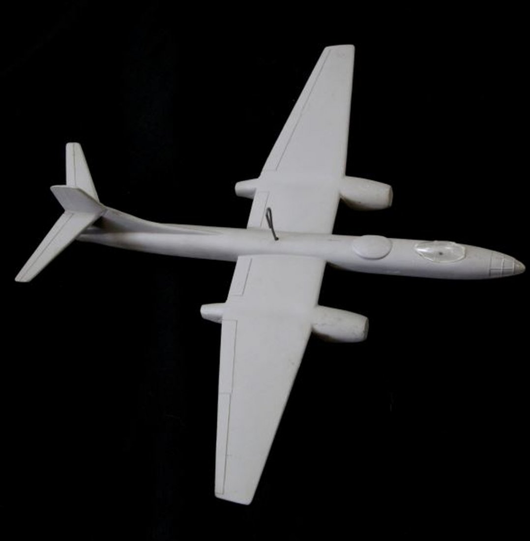 POST WAR CRUVER ID MODEL TU-14 BOSUN BOMBER: Cruver ID model Torpedo Bomber plane. TU-14 Bosun, 1955. 1/72 scale, wingspan is 12.5 inches. Used by the Soviet Naval Aviation 1952-59. Very good condition.