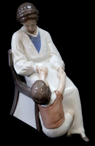 BING & GRONDAHL DICKIE'S MAMA 1642 COPENHAGEN MINT: Bing & Grondahl "Dickie's mama # 1642, stands 9.5" tall, 7" base width. Marked B & G Copenhagen Denmark B&G in underglaze blue. Incised I.P.I. for the artist, Ingeborg Plockross Irminger also marked w