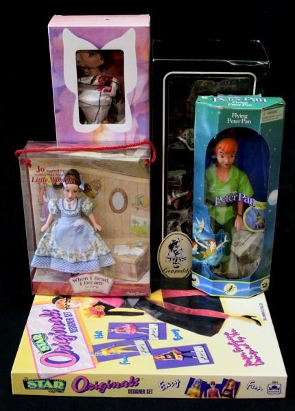 LOT OF 5 DOLLS IN ORIGINAL BOXES 7 TO 16 INCH TALL: This is a lot of 5 boxed dolls. All of the dolls are in good to very good condition and include the original boxes. In this lot is a Mattel Flying Peter Pan from 1997. Flying Peter Pan includes doll a