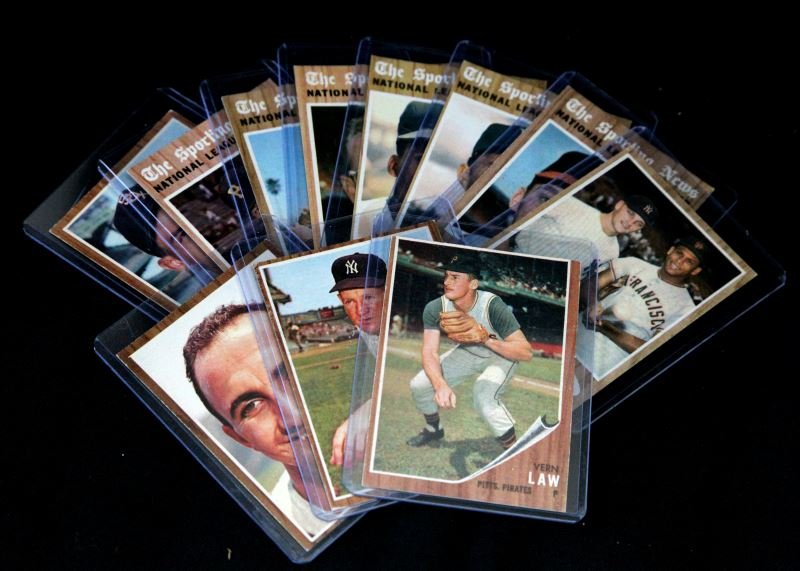 11 1960'S GOLD BASEBALL CARD LOT HIGH GRADE 5/8: All cards are gradable five or better and include, Maeis/Cepeda 401, Spahn 399, Drysdale 398, Rosebboro, 397, McMillan 393, Boyer 392, Mazeroski 391, Aparicio 325, Law 295, Ford 310, Frank Torre 303.