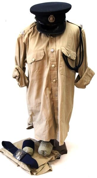 BERMUDA POLICE UNIFORM CAP SHIRT SHOTS & BELT: Post 1952 QEII Crown Inspector of Police full uniform, including socks. From the World Police Museum, Milan, Italy and is accompanied COA.