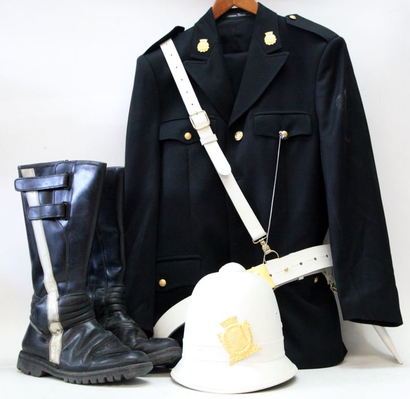 MILAN ITALY URBAN MOTORCYCLE POLICE UNIFORM: Complete uniform, boots, riding trousers, tunic with collar insignia, cork helmet, whistle, belt and holster with buckle, appears unissued new. Form the World Police Museum Milan Italy and is accompan