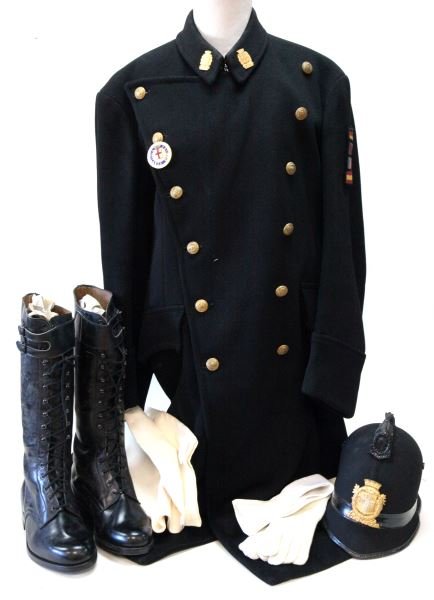 MILAN URBAN ROAD POLICE FULL WINTER UNIFORM: This uniform was in use starting in 1955. The uniform has a long wool coat, gloves, a collar, trousers, leggings, boots and a cork helmet. The long coat includes all of the buttons, pins on the collar