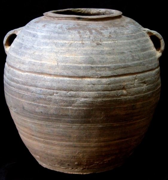 CHINESE HAN DYNASTY LARGE GREY STORAGE VESSEL: Han Dynasty (206 BC - 220 AD) 11 inch tall storage vessel. Item is grey and decorated with concentric ribbing and two handles. The jar has no cracks and is in very good condition, considering age. 6 i