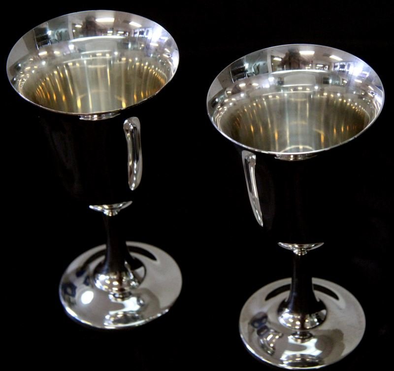 PAIR WALLACE STERLING 8 OZ WATER GOBLETS # 14: Very nice pair of sterling 8 ounce water goblets, manufactured by Wallace Silversmiths. Model number 14. Tiny feather scratches on base, barely noticeable. No staining or discoloration. 10.75 OZT. Thi