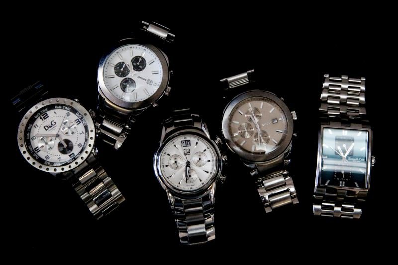 SMALL LOT OF FIVE MENS STAINLESS FASHION WATCHES: Five steel watches for men; ESQ with date, Kenneth Cole with teal dial, two DKNY, one white dial, one taupe dial, both with date, and one D&G. All probably need batteries. 0