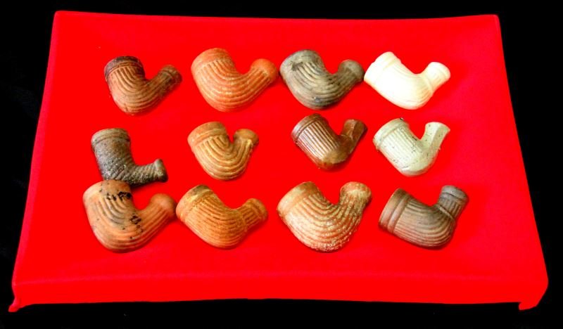 NATIVE AMERICAN INDIAN CLAY TRADE PIPE LOT OF 23: Native American clay trade pipes. Group of 23. Various colors, curved linear design, some with ribbed mouthpiece, some have smooth surface. average size 2.5 inches. Minor chips to rim. Overall very go