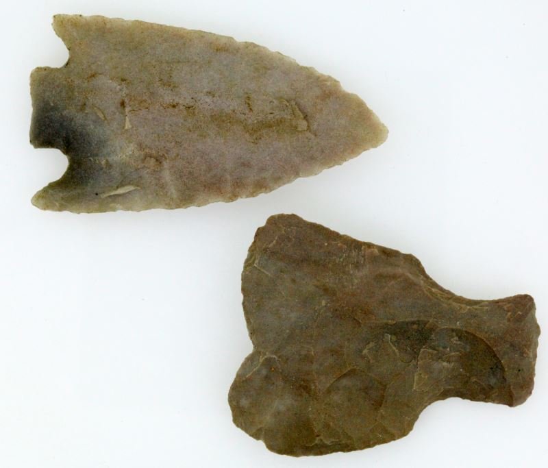 ARCHAIC HARIN ARROWHEAD AND HAFTED SCRAPER: The Hardin point measures 2.5 inches is well crafted free of damage and repairs, hafted scraper is somewhat smaller and of equal quality.