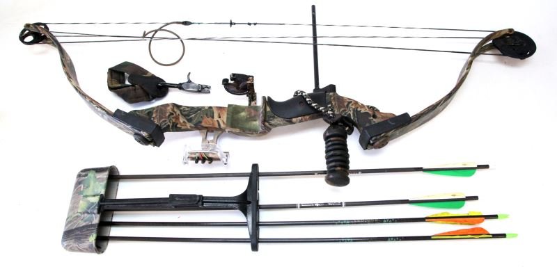JENNINGS ACCLAIM COMPOUND BOW 70 POUND DRAW: Includes compound bow, 4 arrows, and real tree soft carry case. Some show of use present to bow. Overall in very good condiiton.