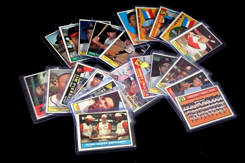 22 HIGHER GRADE 1960 TOPPS BASEBALL CARD LOT: Lesser known players but al golden age high grade cards, player and Topps number are, Piersall 159, Pierce 205, Stuart 126, Kline 127, Barber 125, Skinner 204, Moryn 91, Kaat 136, Grammas 168, Javier