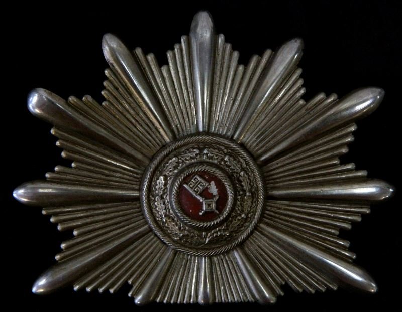 POST WAR BREMEN GERMANY POLICE SHAKO PLATE: From the World Police Museum, Milan, Italy and is accompanied with COA, screw back very good condition plate.